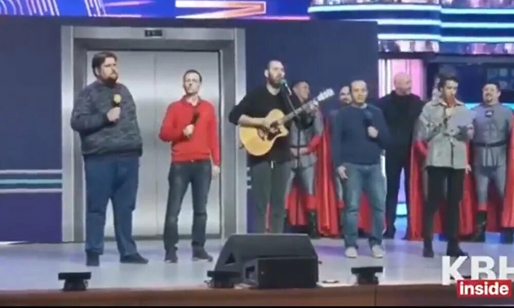 Камызяки фронтмен. Квн 2019 высшая лига. Песни квн слушать. Песни квн слушать. Кивин квн.
