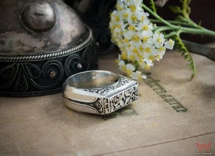 Knight ring