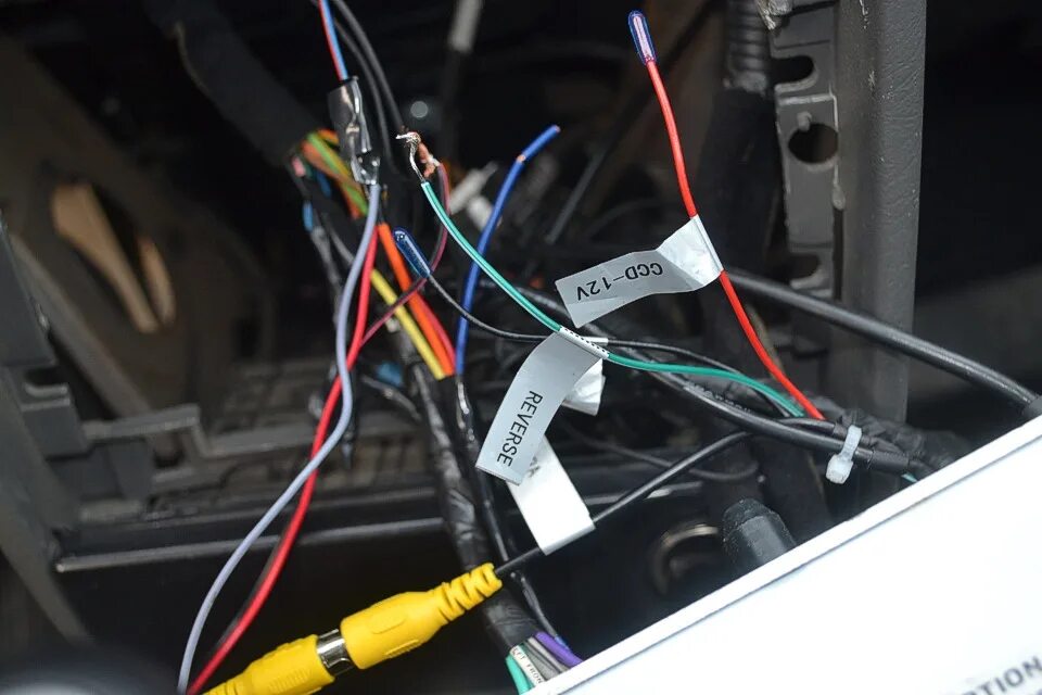 Подключение кнопок руля к магнитоле на Андроид RM 0009 - Toyota Avensis II, 1,8 