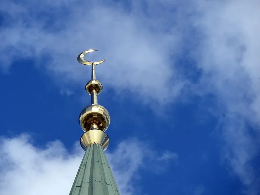 Ураза нижнекамск. Ураза байрам праздник отмечают. Ураза-байрам 2023 картинка Нижнекамск мечеть. С праздником Рамадан 2023. Ураза байрам на татарском мечеть Нижнекамска.