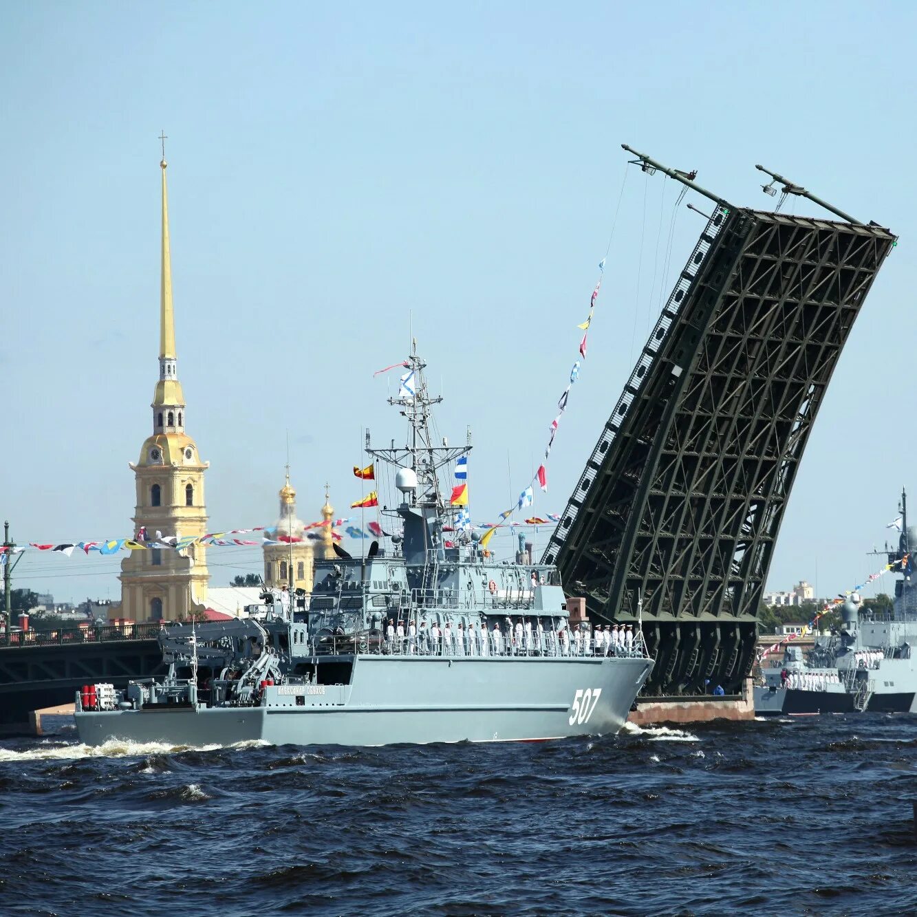 Спб морской. Военно-морской флот Санкт-Петербург. Парад ВМФ СПБ. День ВМФ Петербург. Военный флот Питер.