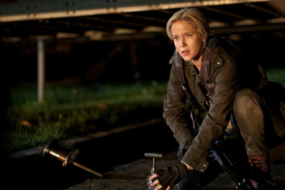 сошедшие с небес сериал. сошедшие с небес сериал постер. сериал "рухнувшие небеса". рухнувшие небеса на русском. рухнувшие небеса (2011).