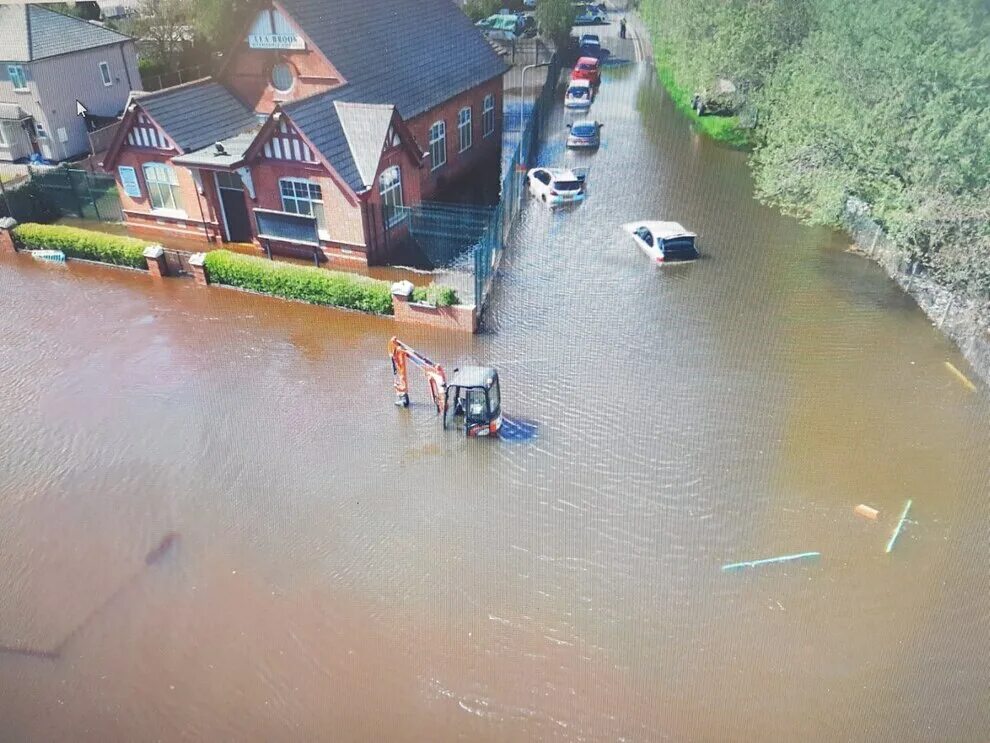 Британию затопило. Британия уйдет под воду. Волна затопила городок. Затопило красивое место до и после. Ушли городок