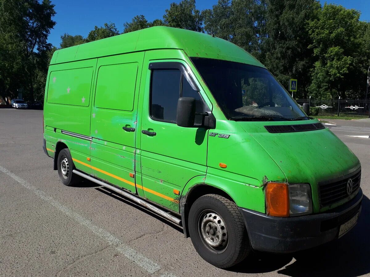 Купить фольксваген фургон. Фольксваген ЛТ 2000. Lt35 Volkswagen 2000. Volkswagen lt35 зеленый. Цельнометаллический фургон Фольксваген лт35.