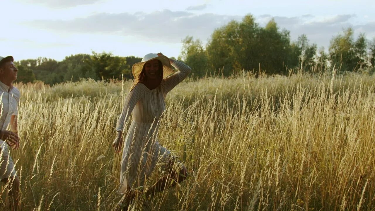 _Girls standing on a field in the countryside. 2bc1mhb–girls standing on a field in the countryside. Peach Romance in the field 2005-08-27. Field run