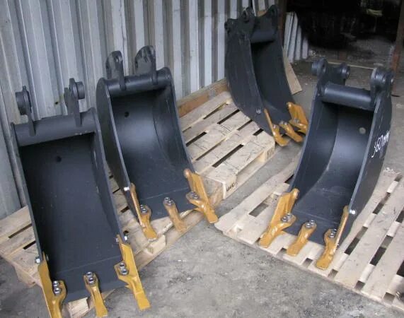 Фронтальные ковши на экскаватор погрузчик. Ковш komatsu wb93. ковш на jcb 434s. ковш траншейный 400 мм. зубья на ковш экскаватора погрузчика cat 428f.