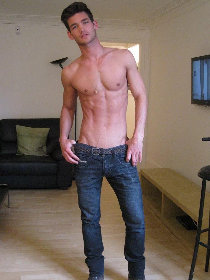 Бьерн йохан андерсен. Худой парень с большим. Мужчины без плавок. Гай бернет торс. Худой парень с большим.