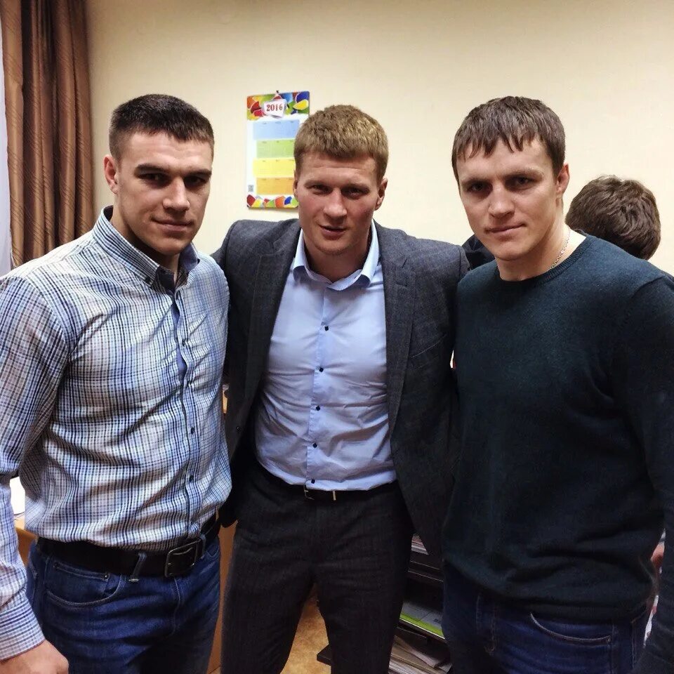 Арнольд шварценеггер 2022. Мощная компания. Максим трухоновец. Руководитель склада. Мощная компания.