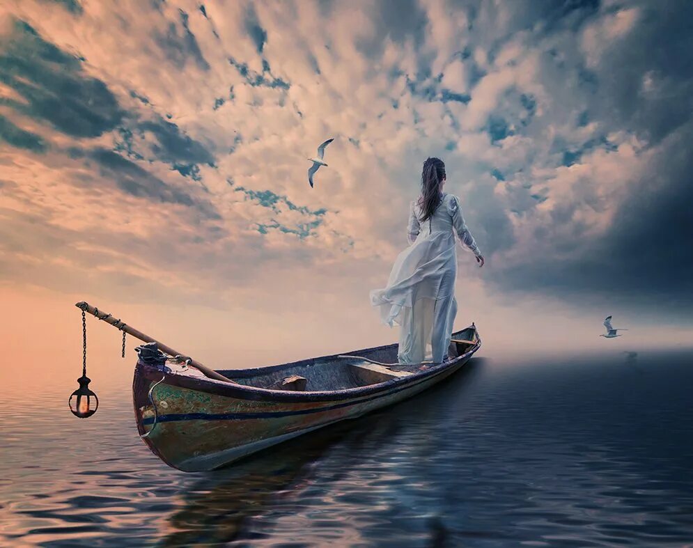 Лодка в море. Caras ionut фотограф сюрреалист. Лодка на водной глади. Отплыв от берега. Старая рыбацкая лодка.