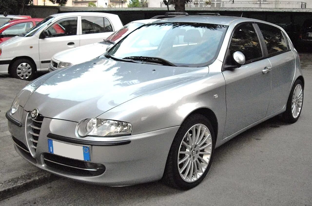 1.6 альфа ромео. Alfa Romeo 147. Alfa Romeo 147 2000. Alfa Romeo 147 2002. Alfa Romeo 147 2010.