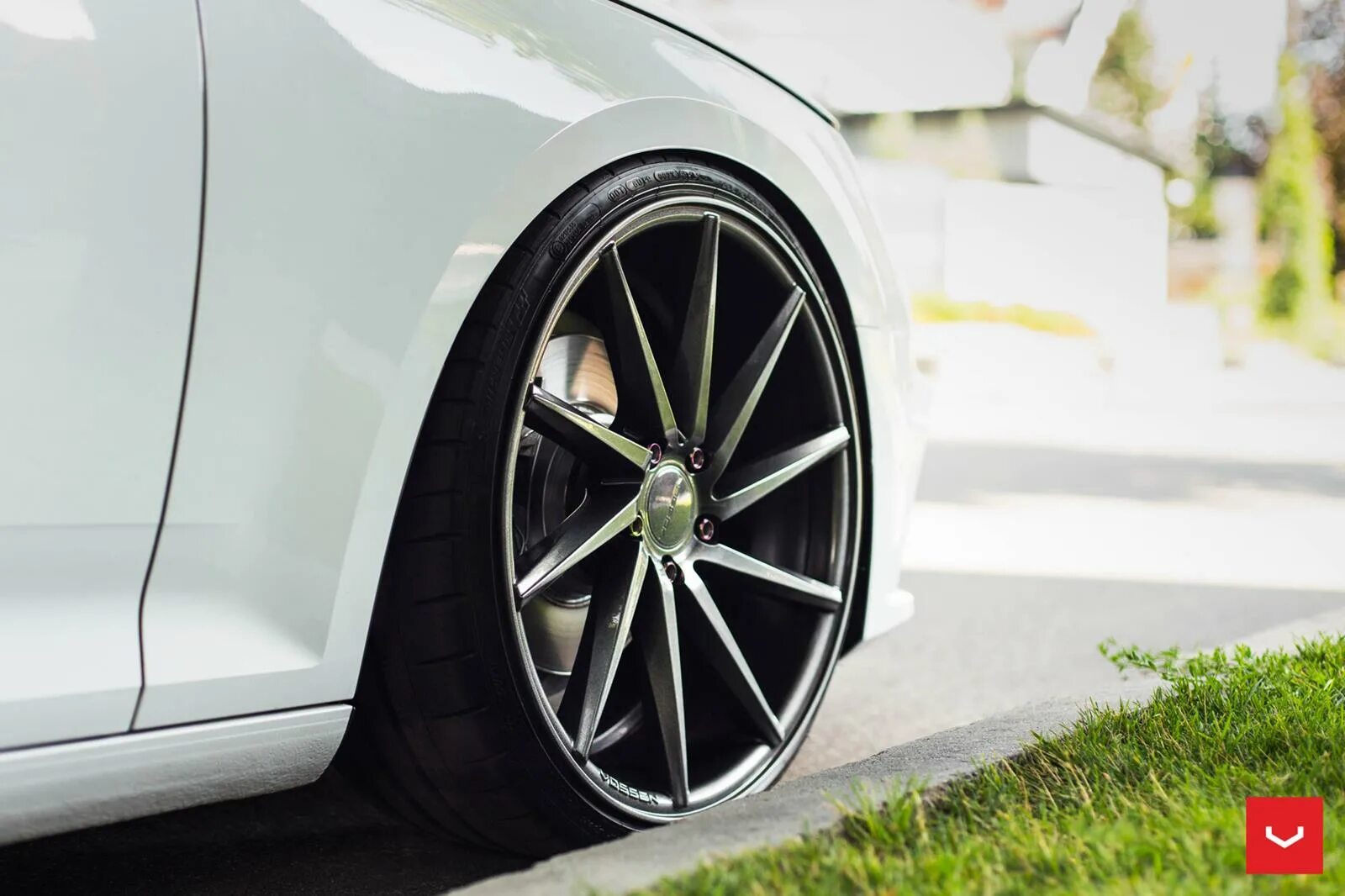 Диски воссен на бмв е60. 20 r на лексус is. Машина на 19 дисках. Диски vossen cv5 r18. Воссены r19 cv3.