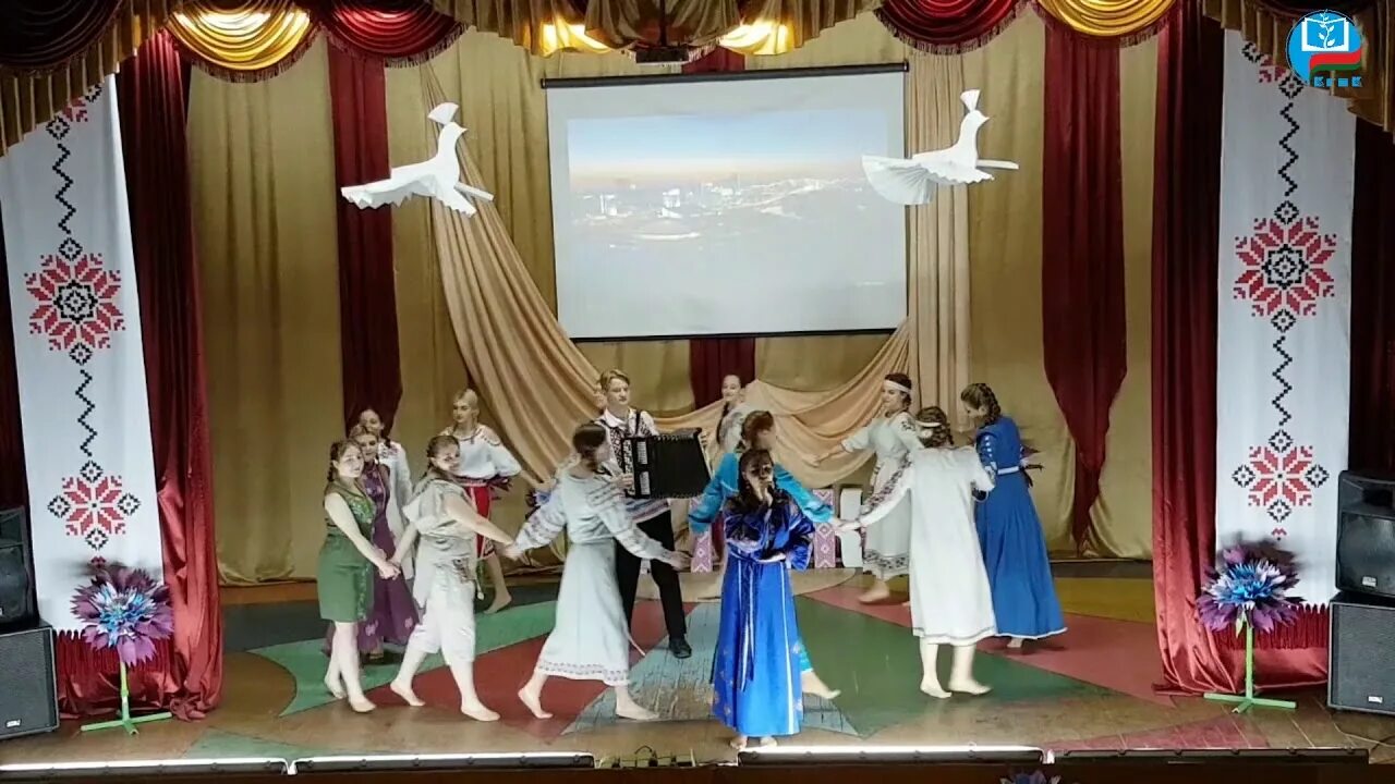 Первый музыкальный белорусский клипы. Беларусь мой дом бейня. Беларусь мой дом бейня. Первый музыкальный беларусь клипы. Вото так поёт девочка.