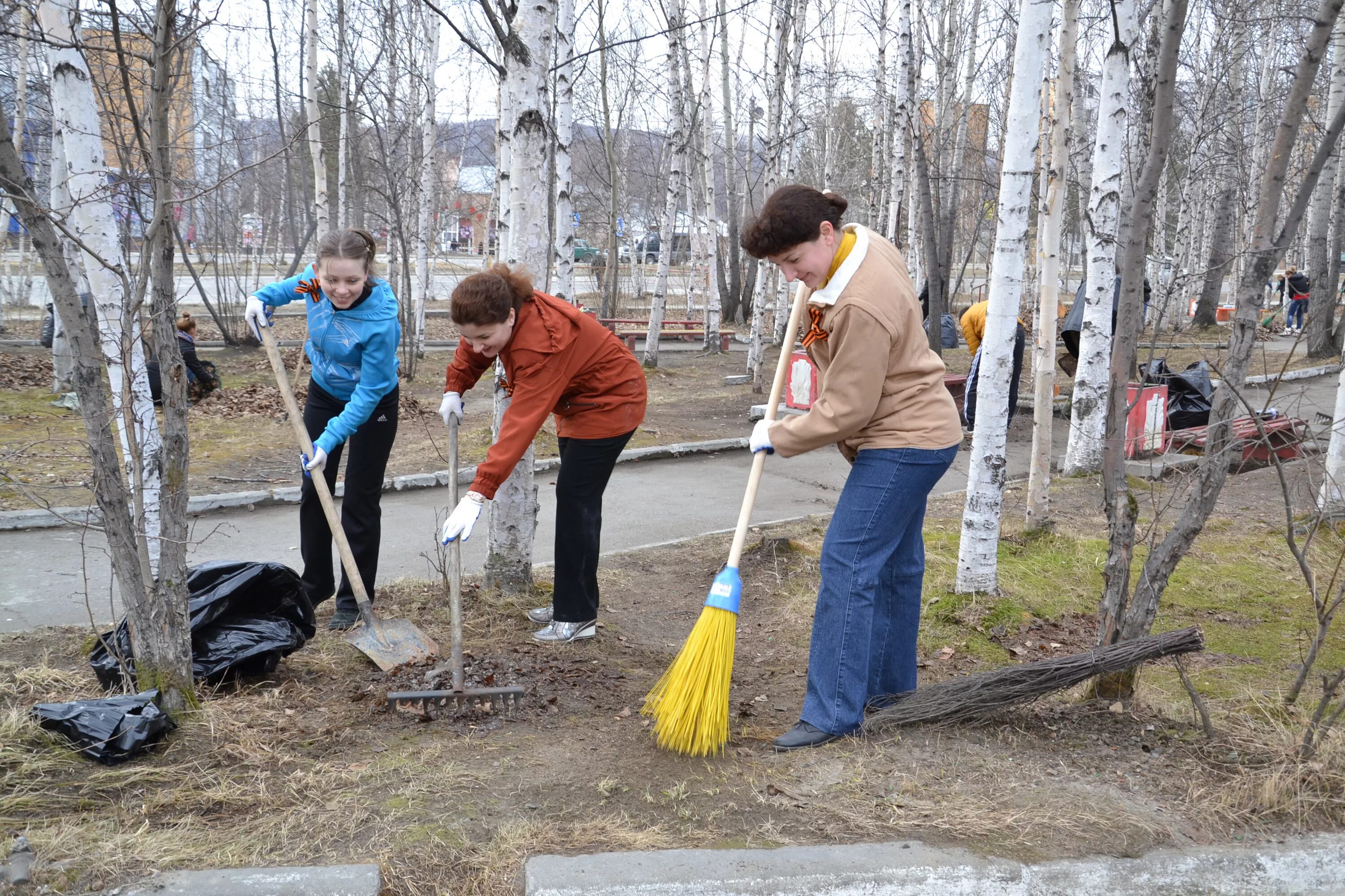 Весенний труд. Уборка территории. Субботник.