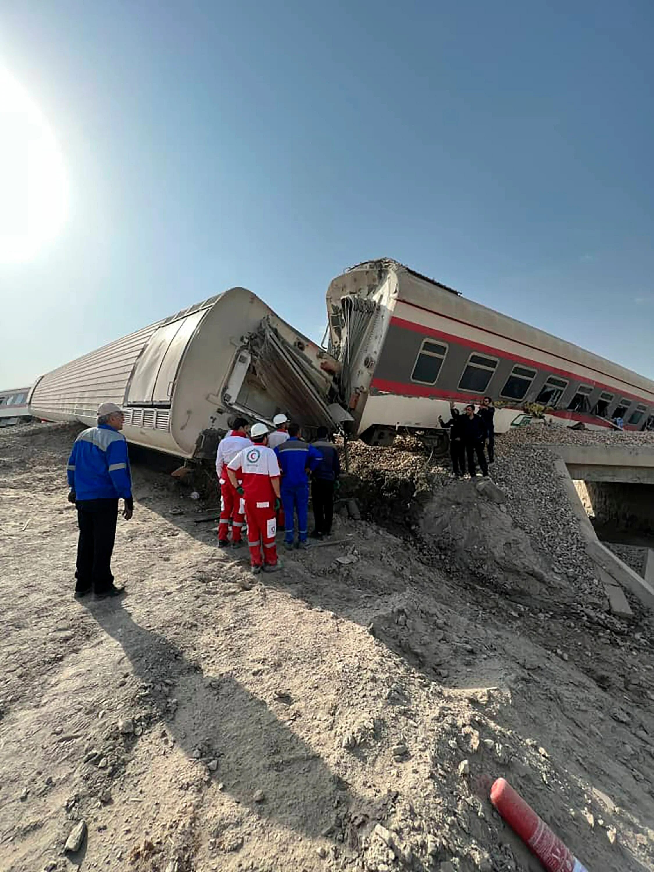Поезд сошел с рельс россия. Железнодорожные катастрофы. Поезда в Иране.