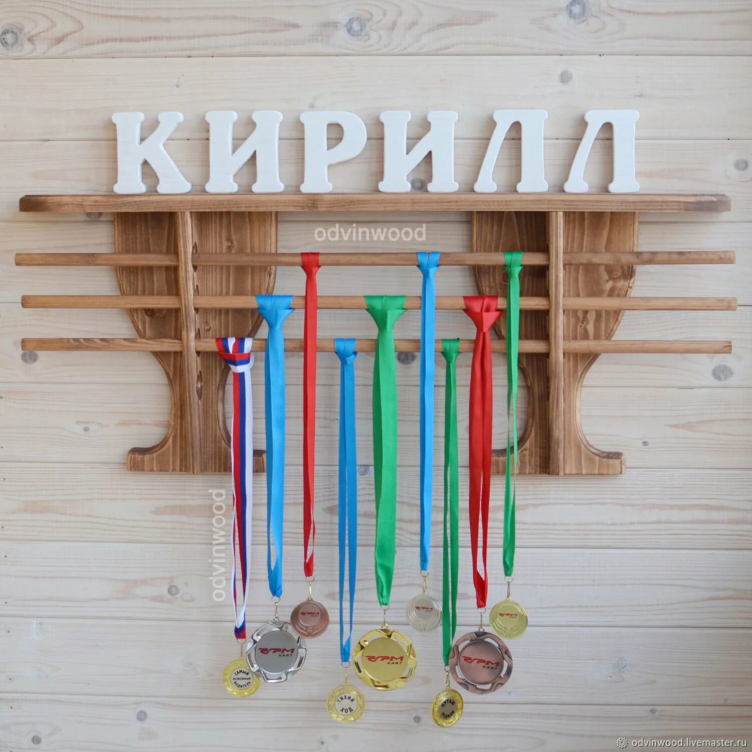 Полка для медалей и кубков