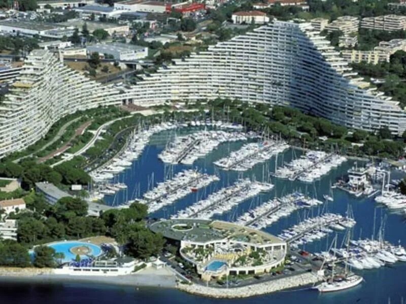Лубе б. Вильнев лубе. вильнёв-лубе франция. villeneuve loubet город. antibes франция.