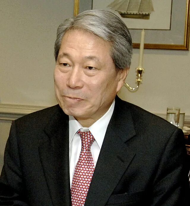 Мун ю. Чо мён Хван председатель. Министра иностранных дел с 2008 по 2010 год ю мен- Хван. Мун ю-Ган. Korean Minister of Foreign Affairs.
