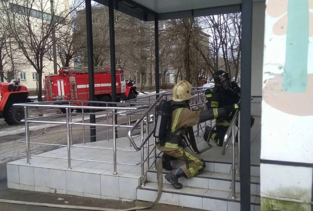 Тушение пожара в жилых зданиях мчс. Пожары на объектах здравоохранения. Тушение пожаров на объектах здравоохранения. Тушение пожаров в детских дошкольных учреждениях. Тушение пожаров в лечебных учреждениях.