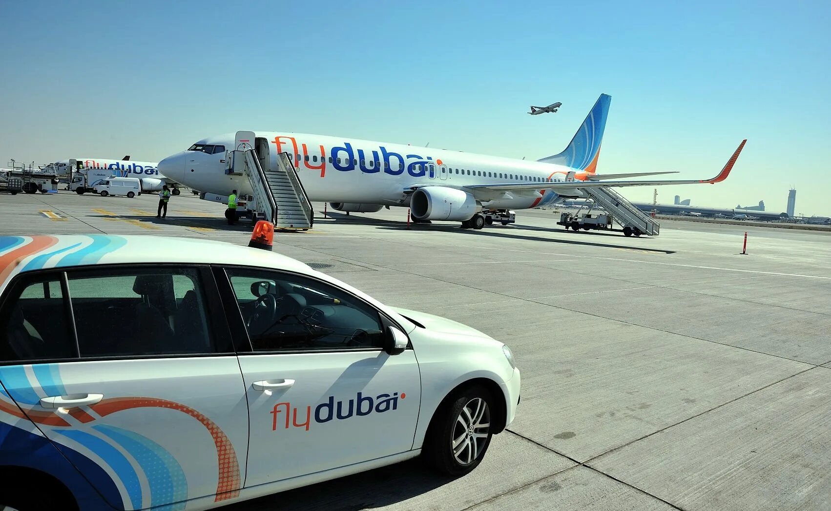 Авиабилеты купить flydubai. Дубай авиакомпании flydubai. Боинг 737 Флай Дубай. Самолеты авиакомпании Флай Дубай. Авиакомпания Fly Дубай.