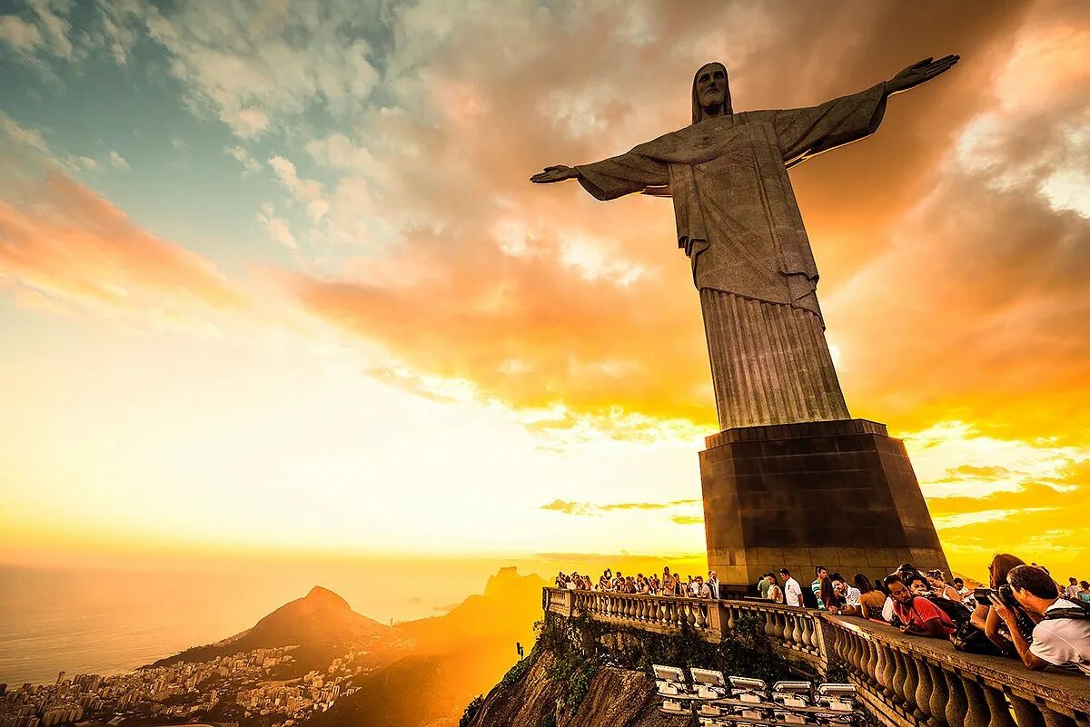 Статуя искупителя. Статуя Христа-Искупителя Бразилия. Христос Искупитель Рио де Жанейро. Татуя Христа-Искупителя в Рио-де-жане. Христос-Искупитель Рио-де-Жанейро, Бразилия.