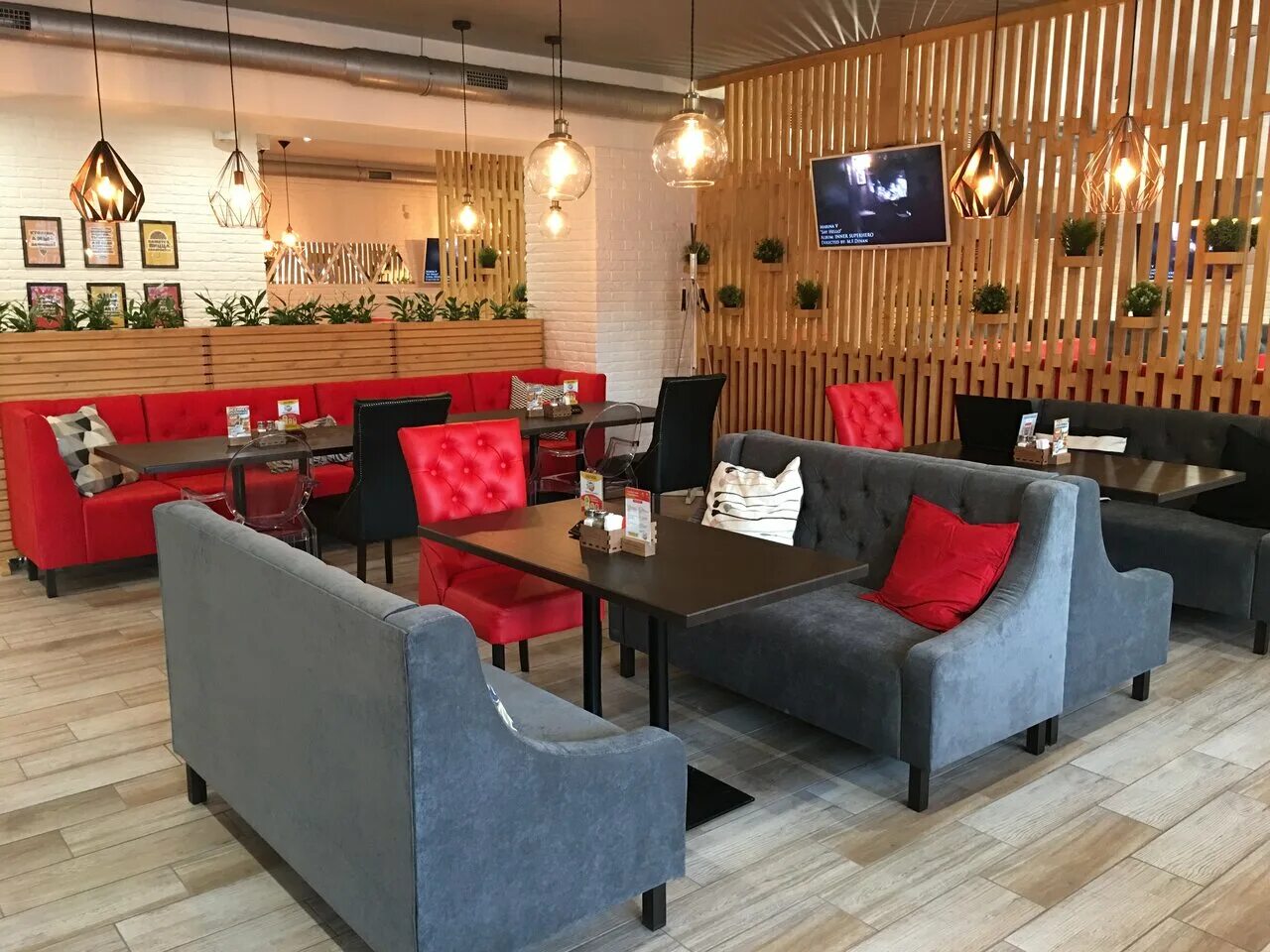 Пивбар вологда. Вологда где поесть. Вологда советский проспект 2б кухня. Добролюбова 38 вологда пицца. Сто мест где поесть.