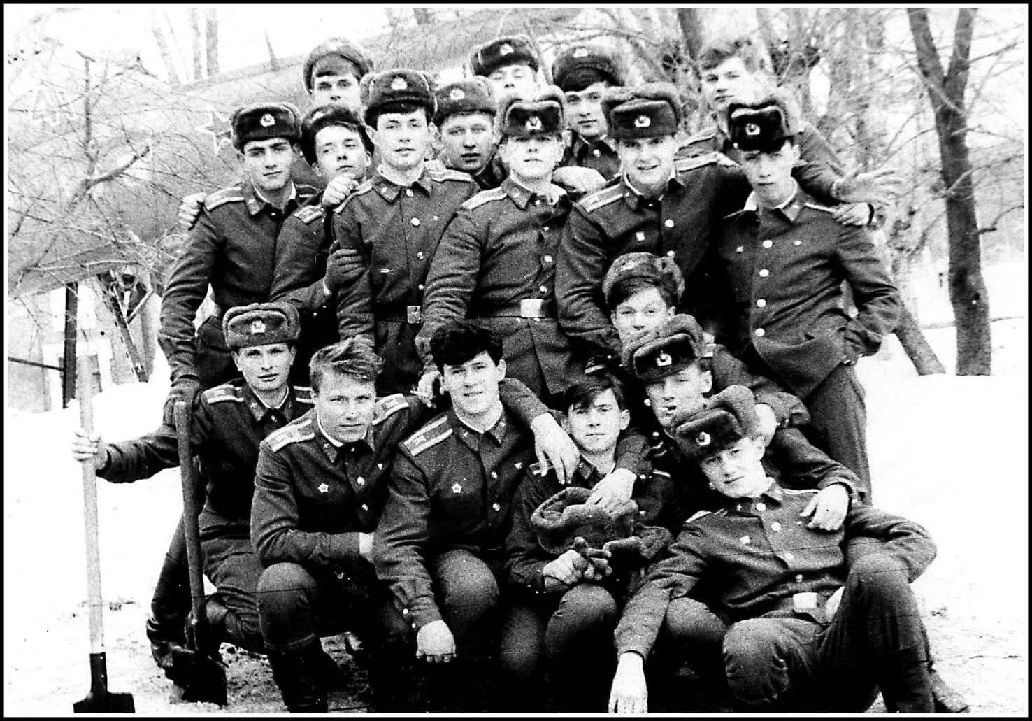 Военное училище киров. Кввпау выпуск 1990. Ачинское авиационно-техническое училище выпуск 1985. Квату кировское военное авиационно-техническое училище. Квату киров вертолеты.