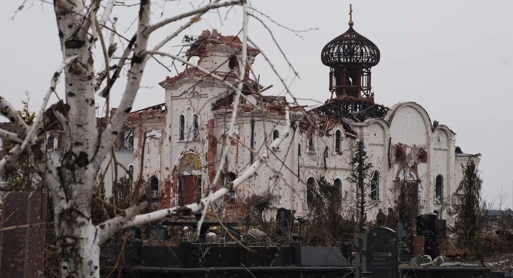 Православные войны на украине. Иверский монастырь Донбасс. Иверский монастырь Донецк разрушения. Иверский монастырь Донецк разрушен. Свято Иверский монастырь 2014 руины.