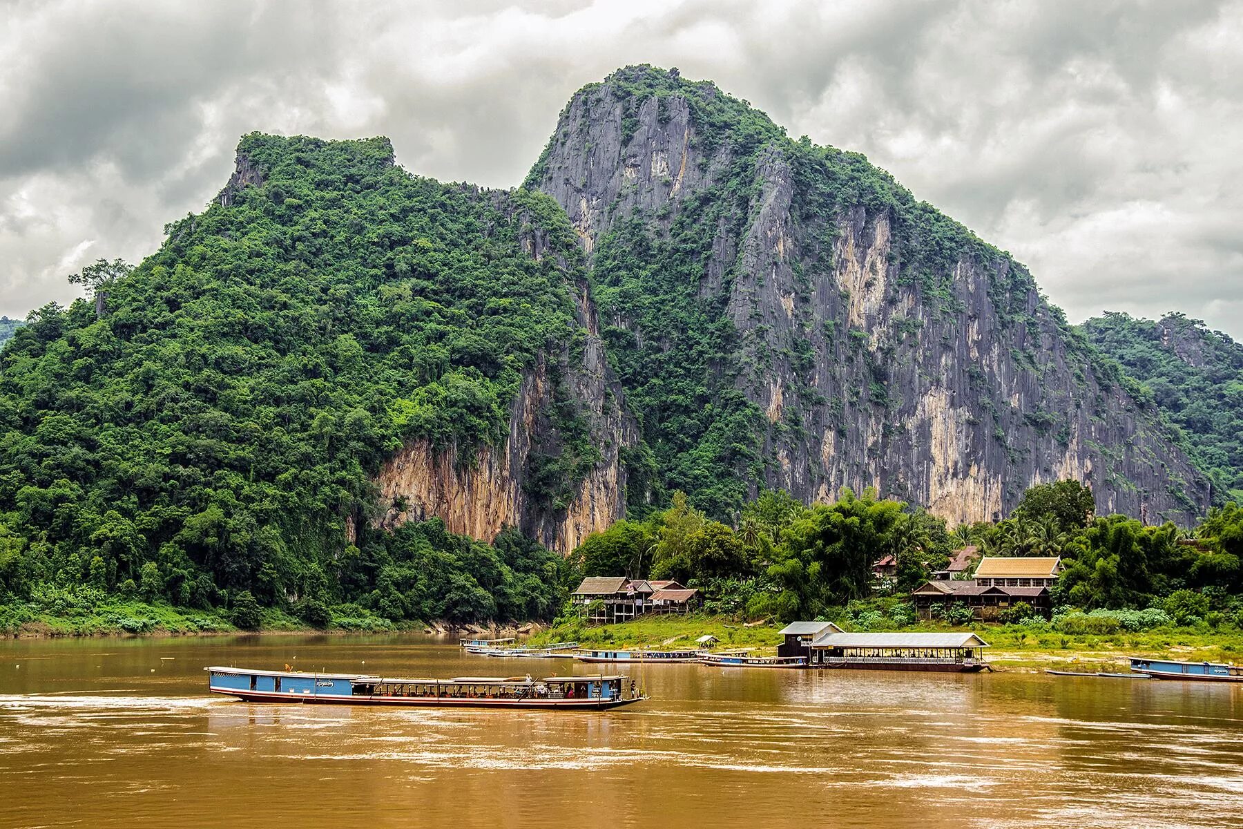 Лаос особенности страны. Река Меконг Лаос. Лаос река Меконг Лаос. Река Меконг Вьетнам. Камбоджа река Меконг.