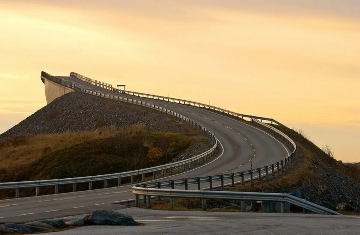 Мост в никуда. Мост Storseisundet, Норвегия. Storsizandeckij most norwegija. Мост Атлантик роуд Норвегия. Мост “Storseisundet Bridge”.