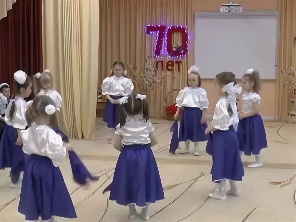 Танец синий платочек в детском саду средняя группа девочки. Танец синий платочек средняя группа в детском. Танец синий платочек средняя группа в детском. Танец синий платочек средняя группа в детском. Синенький скромный платочек танец.