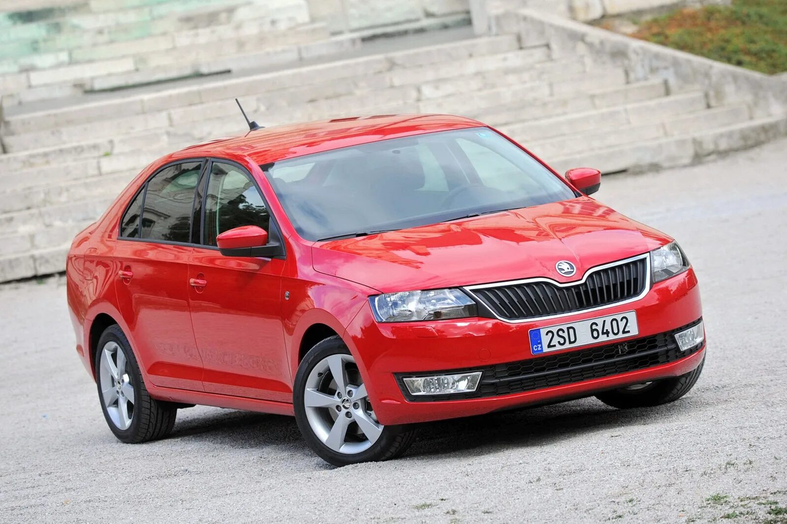 Купить октавию 2013. Skoda Rapid седан. Škoda Rapid седан. Шкода Рапид 2013. Шкода Рапид 2014 седан.