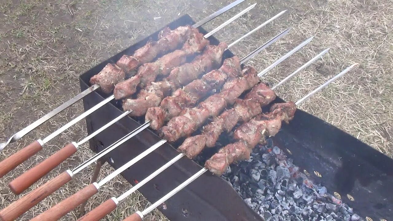 1 мая шашлыки. С 1 мая шашлычок. майские шашлыки. шашлычок в мае.