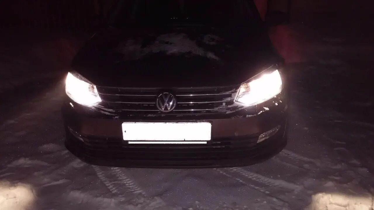 Фольксваген поло дальний ближний. Разъём ближнего света фольксваген 4. Volkswagen polo индикатор дальний свет. Фольксваген поло не горит ближний. Предохранитель дхо фольксваген поло.