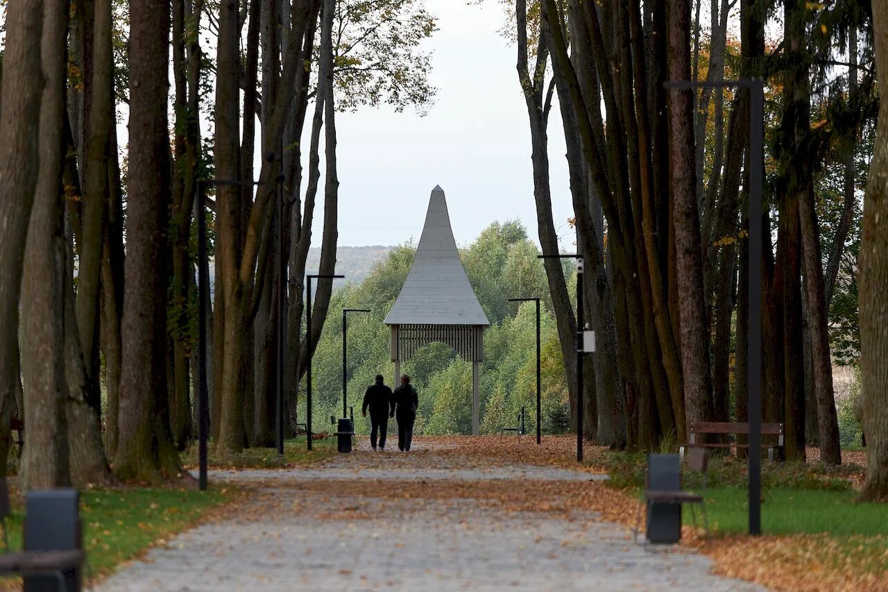 Что такое турея. Мещовск городской парк. Парк в Мещовске Калужской области. Горсад Мещовск парк. Парк на реке Турея Мещовск.