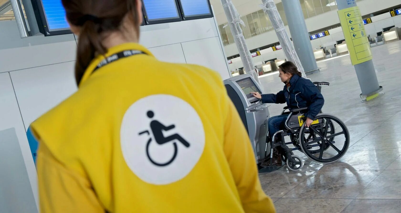 Выезд инвалида. Транспорт для инвалидов. Доступность для инвалидов. Маломобильные в аэропорту. Транспорт для инвалидов колясочников.