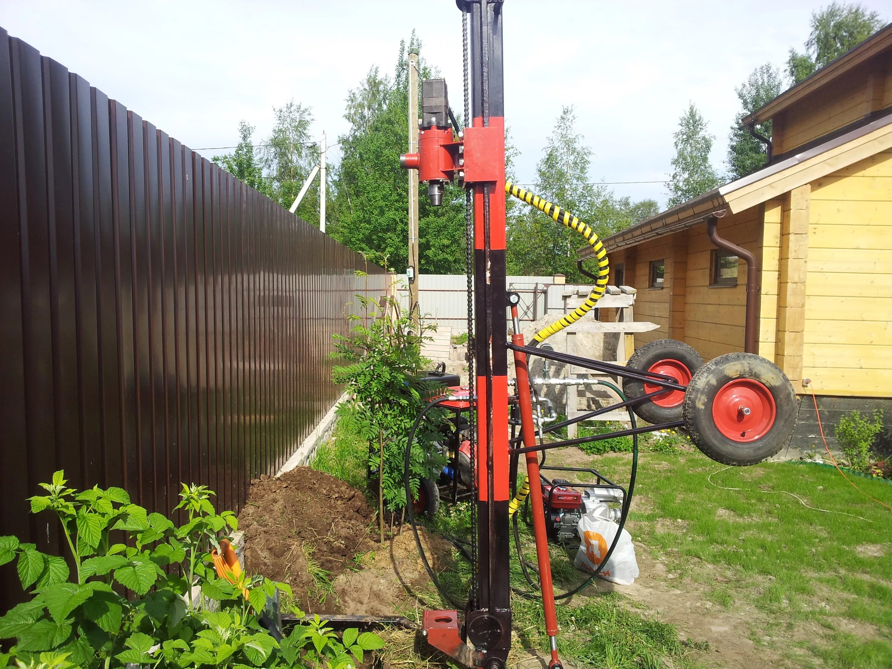 бурение скважины на участке. бурение скважин на воду. бурение скважин. бурение скважин на воду. бурение скважин на воду.