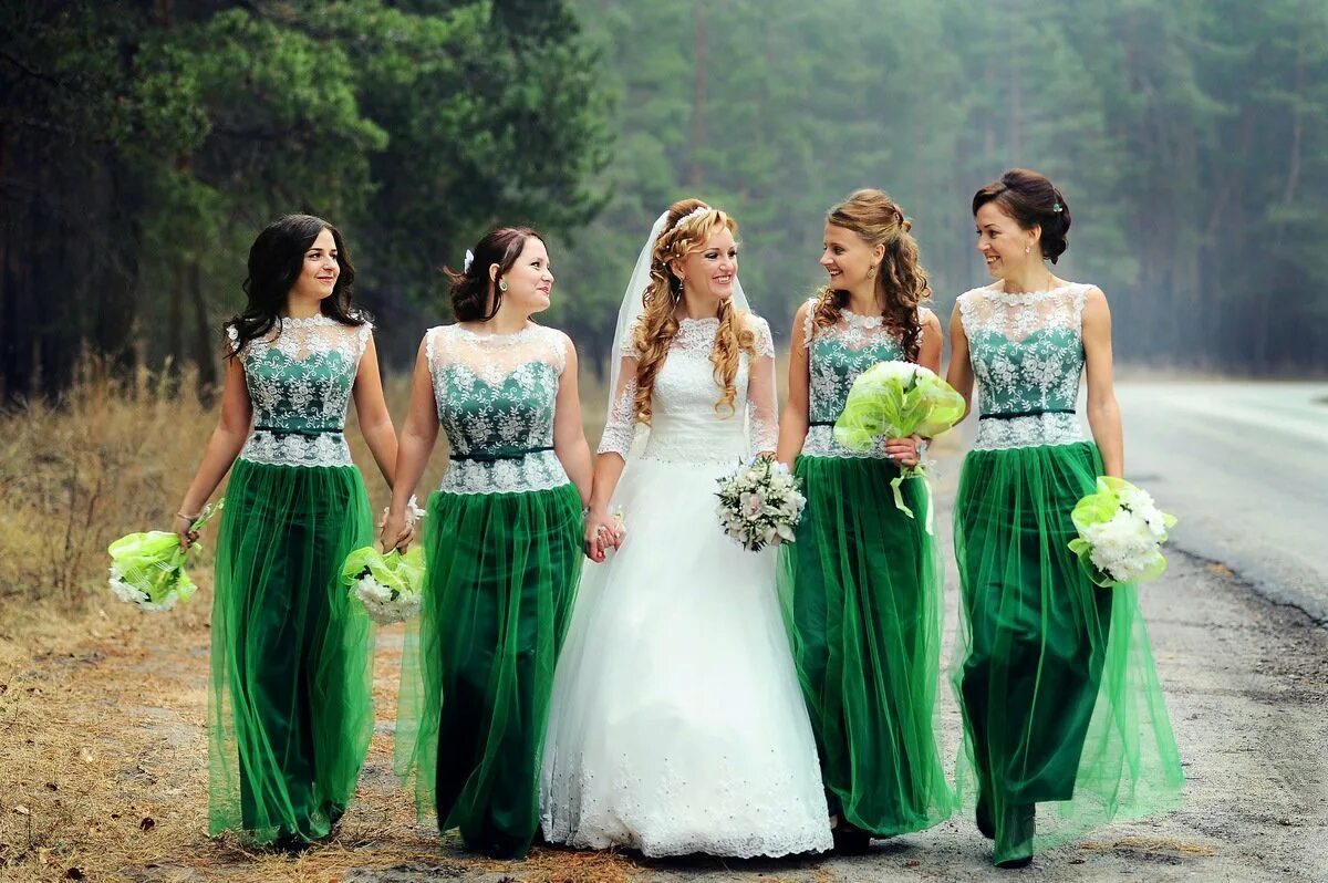 Цвет свадьбы фото. Свадьба в зеленом цвете. Платье подружки невесты. Платье на свадьбу к подруге. Подружки невесты в зеленом.