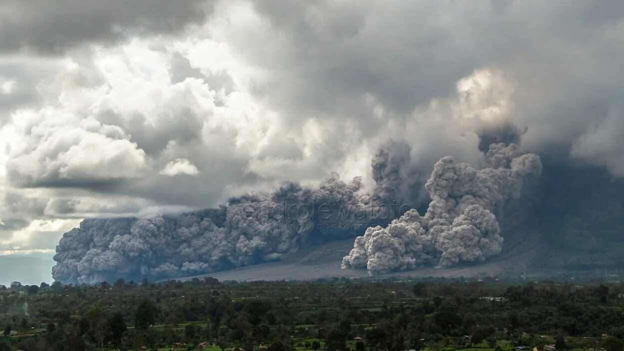 Извержение вулкана пинатубо. Поток вулкана. Палящая вулканическая туча. Поток вулкана. Вулкан пинатубо извержение в 1991.