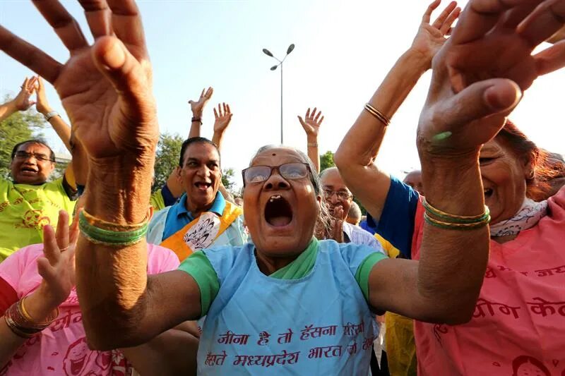 индус смеется