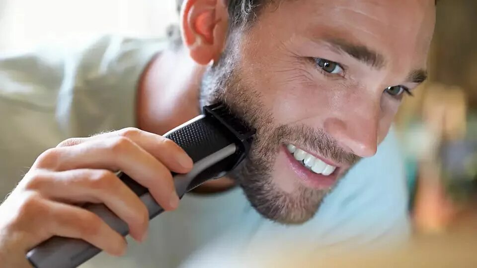 Бюджетный триммер для бороды. Philips bt9297. Машинка для бритья бороды philips. Триммер для бороды. Бюджетный триммер для бороды.