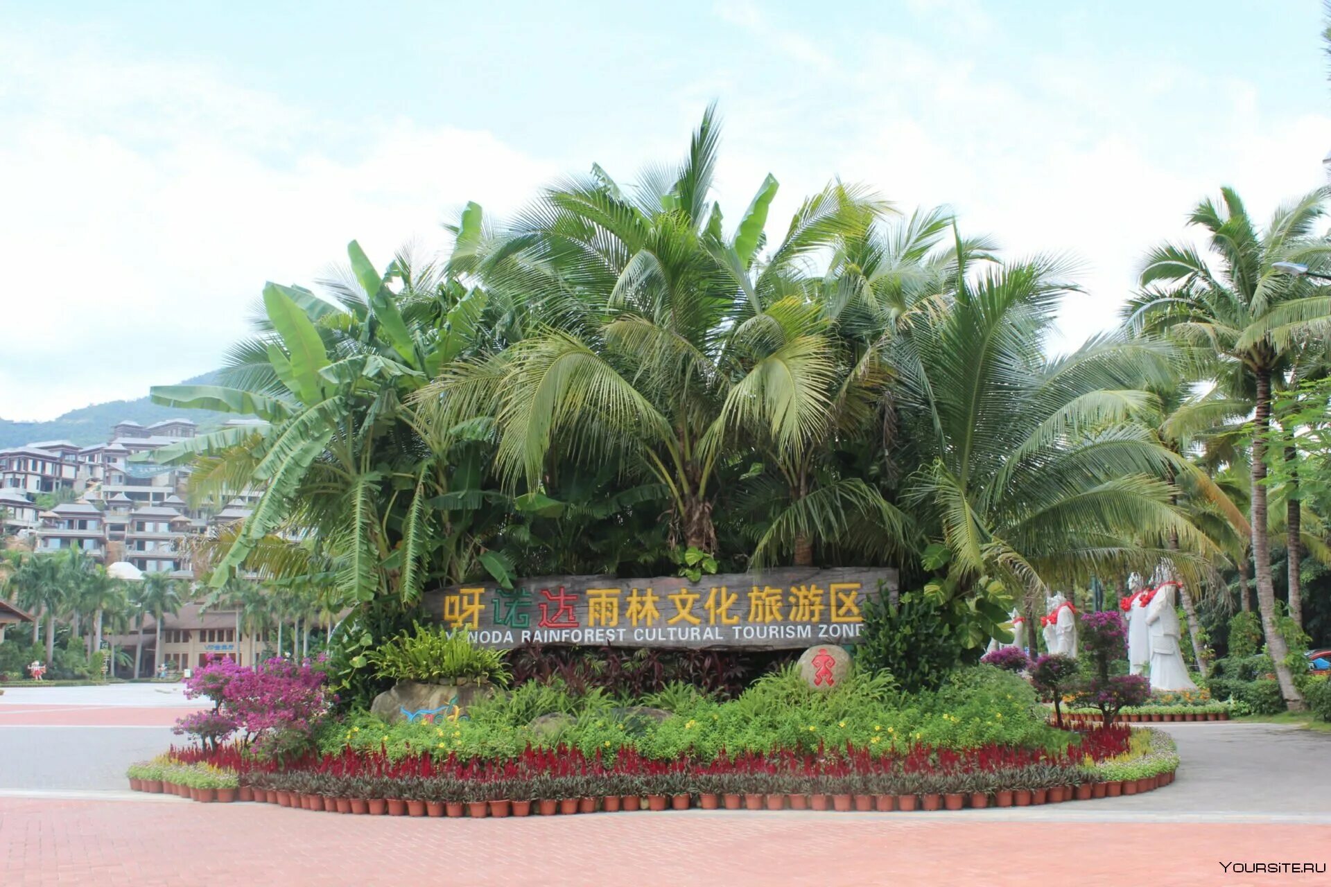 Хайнань форум. Китай санья остров хайнань. Остров хайнань достопримечательности. Курорт в китае хайнань. Храм наньшань санья.