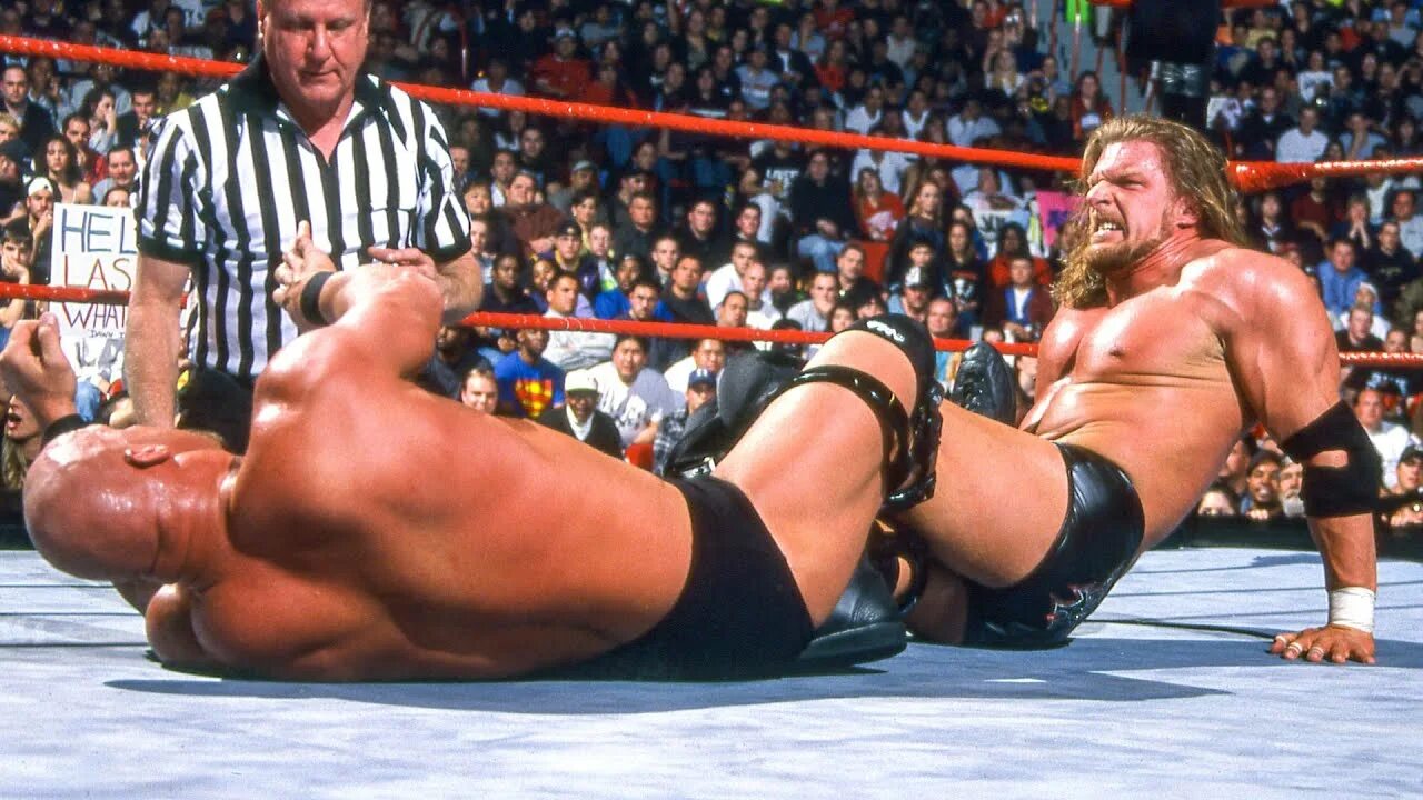 Steve Austin WWE 2001. Stone Cold Steve Austin vs Triple h. Triple h 2001. Triple h & Steve Austin.