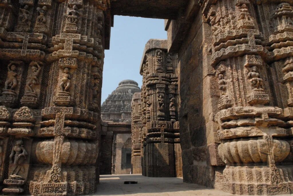 храм солнца в конараке индия. конарак храм солнца. храм конарк индия. храм сурья солнца в конараке. храм солнца в конараке штат орисса.