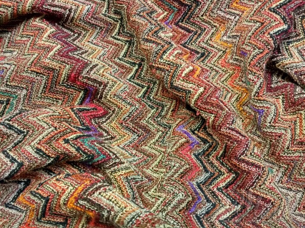 Зигзаг трикотаж. Ткань зигзаг миссони. ткань миссони трикотаж. missoni 1970. ткань миссони 19.