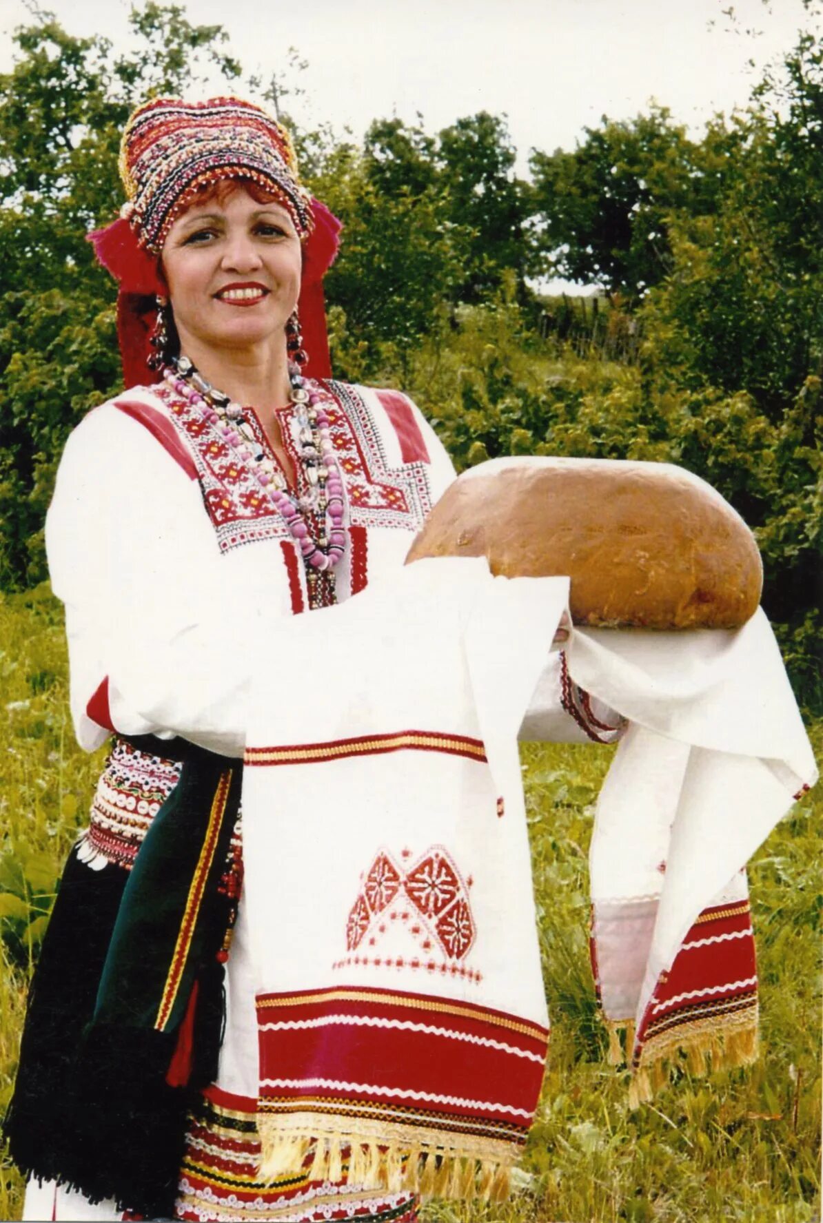 народы мордовии мокша эрзя. мордовские книги. мордва мокша национальный костюм. мордовский т. финно-угорский мокша.