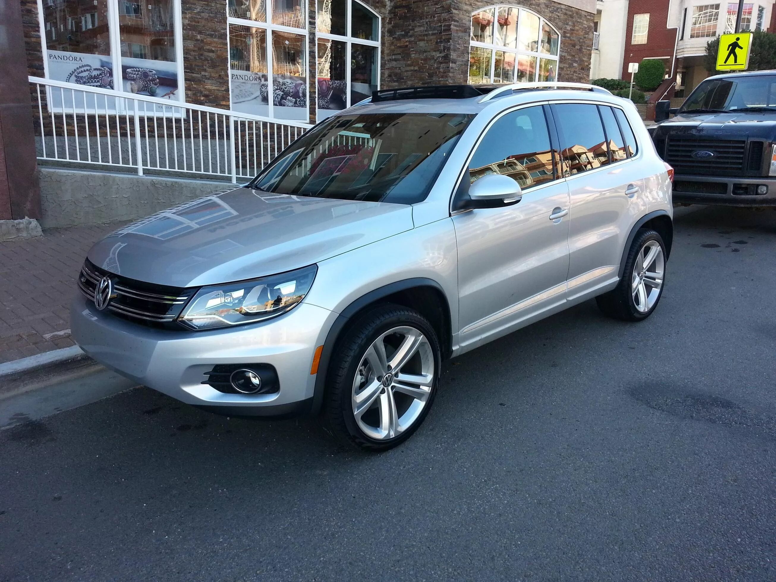 Tiguan 2 r19. Фольксваген тигуан 2012. Tiguan 5n 20 радиус. Vw tiguan 2012 sport style. Диски тигуан 2013.