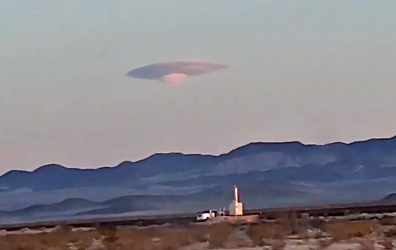 Нло над зоной. Нло фото. Нло над морем. Необъяснимые явления на земле. Нло над зоной.