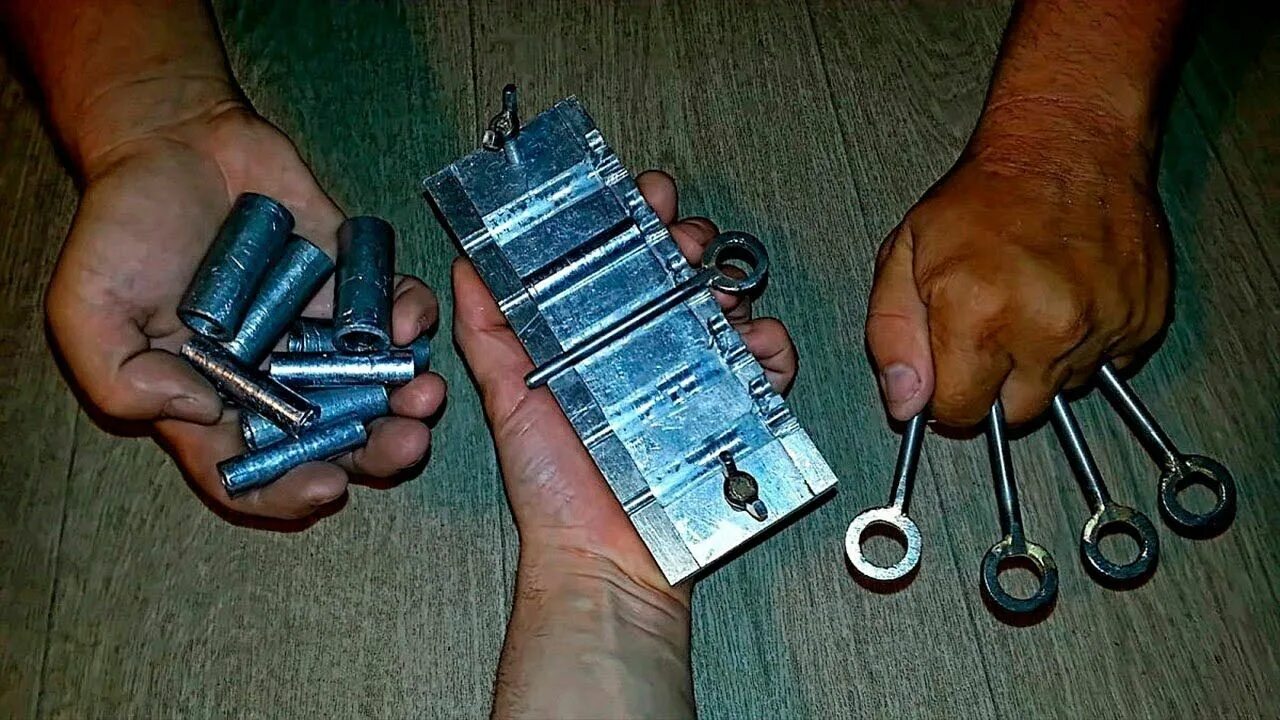 Отцеп для балансира для зимней рыбалки. Литье из свинца для рыбалки. Грузики своими руками. Свинец для грузил. Формы для литья свинца.