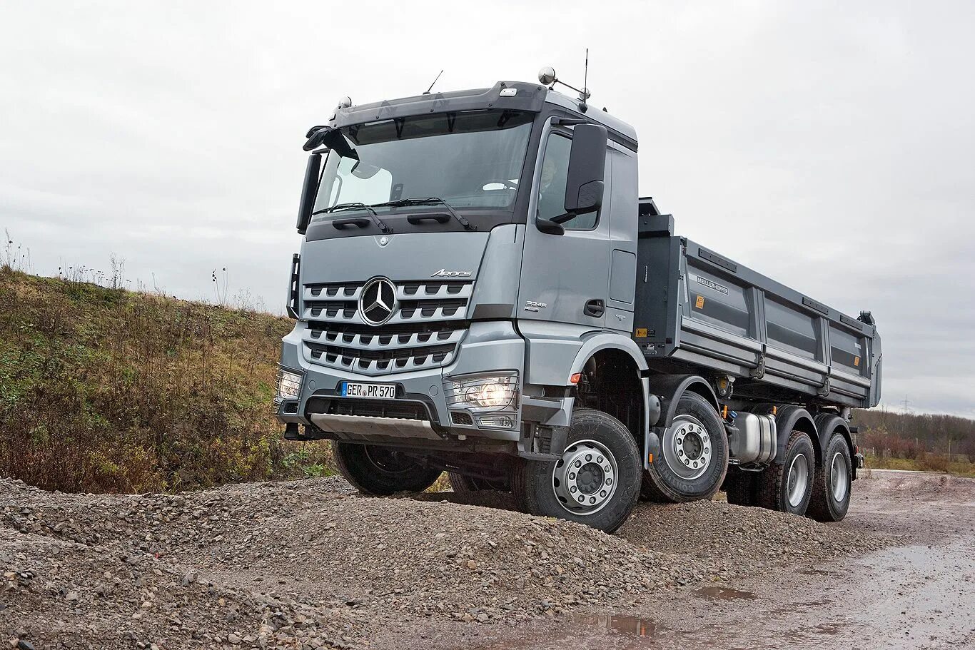 Мерседес бенц арокс. Мерседес арокс 6х6. Mercedes benz самосвал 2021. Самосвалы mercedes-benz arocs 3345 k. Мерседес бенц арокс.