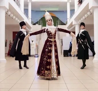 Адыгейский национальный костюм женский